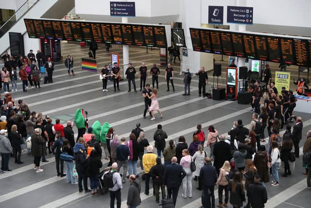 The Dirty Dancing cast from the Alexandra Theatre make a surprise visit to Birmingham New Street