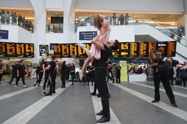  Johnny (Michael O’Reilly) and Baby (Kira Malou) performed the famous lift scene from Dirty Dancing at Birmngham New Street  train Station