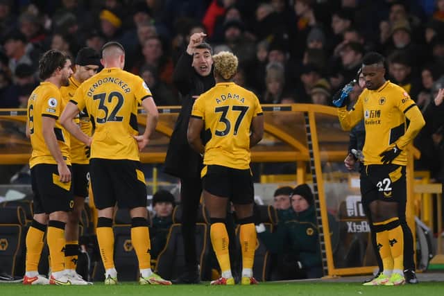 Bruno Lage, Manager of Wolverhampton Wanderers speaks with his players during the Premier League match between Wolverhampton Wanderers and Liverpool 