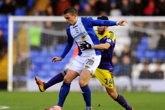 Oliver Lee of Birmingham is challenged by Alejandro Pozuelo of Swansea during the FA Cup fourth round match between Birmingham City and Swansea City at St Andrews Stadium on January 25, 2014 in Birmingham, England.  