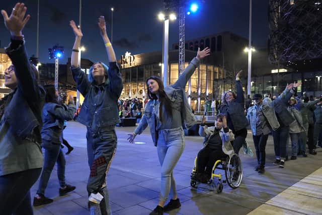 Wondrous Stories by Motionhouse opening show of the Birmingham 2022 Festival 
