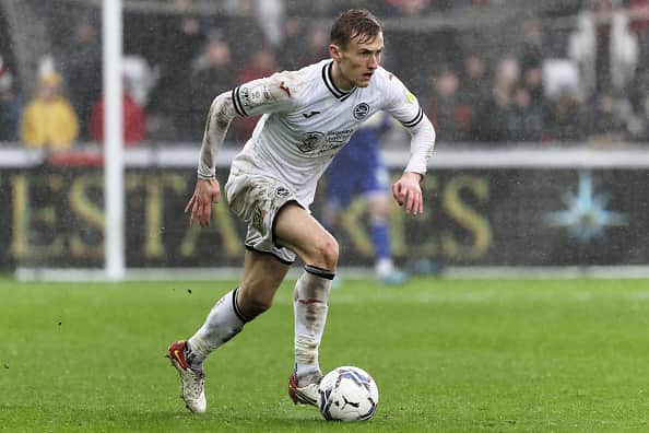 Swansea City would find it 'extremely hard' to reject any interest in Leeds United target Flynn Downes. The Whites are reportedly eyeing the midfielder as a potential replacement for Kalvin Phillips. (Wales Online)