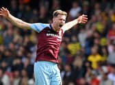 Wolves have reportedly opened talks with Burnley to sign centre-back Nathan Collins. The 21-year-old would be the fourth defender to leave Turf Moor this summer. (90min)