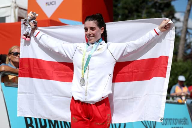  Silver Medalist, Anna Henderson of Team England celebrates with their flag during the Women’s Individual Time Trial medal ceremony. (Photo by Alex Livesey/Getty Images)