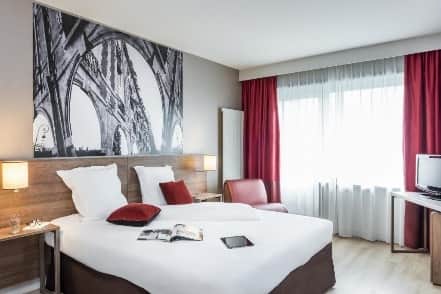 A double bedroom at the Aparthotel Adagio Birmingham City Centre (Credit: Booking.com)
