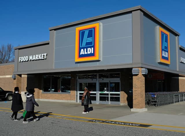 Shoppers arrive at an Aldi discount grocery store (Photo by Sean Gallup/Getty Images)