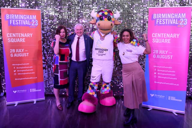 (L to R) Cllr Jayne Francis, Cllr Ian Ward with Perry the Bill and Raiden Carter (Photo - Birmingham City Council/Jas Sansi)