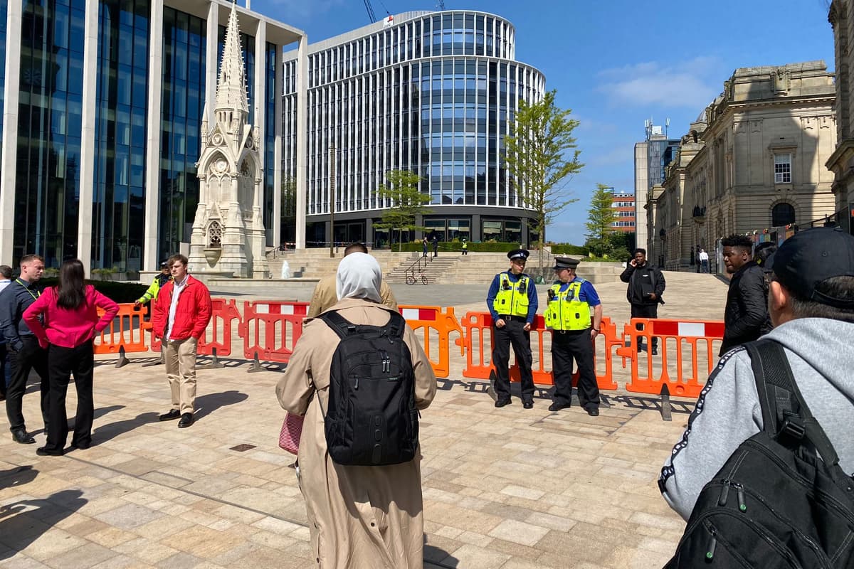 People ‘evacuated’ from buildings around Chamberlain Square in Birmingham
