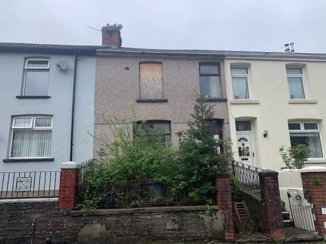 This condemned house was so dangerous buyers were advised to ‘view it from a distance’.