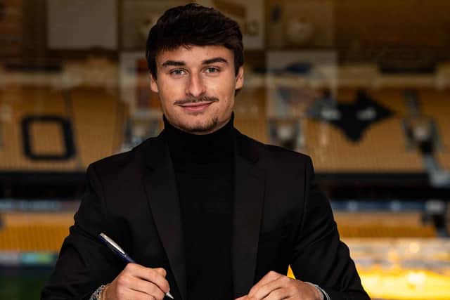 Hugo Bueno has signed a new long-term contract with Wolves.