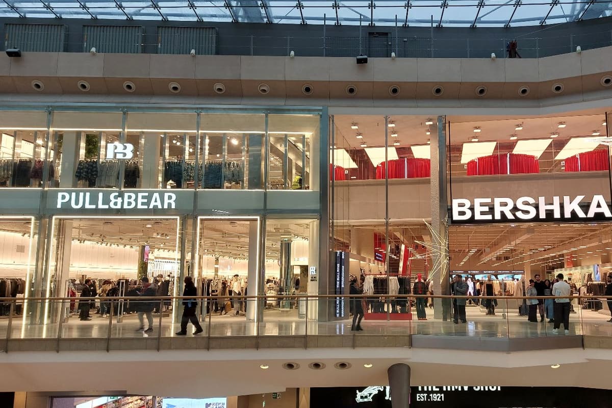 We visit Pull&Bear & Bershka as the fashion stores open at the