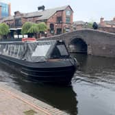 Brindley Cruises’ narrow boat prepares to moor to let on passengers
