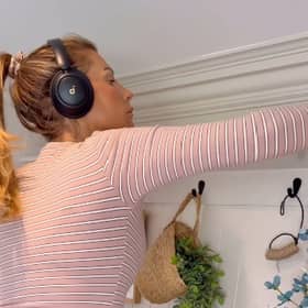 Mrs Hinch uses the soundcore Q30 by Anker Hybrid Active Noise Cancelling Headphones to keep her entertained while she does the cleaning.