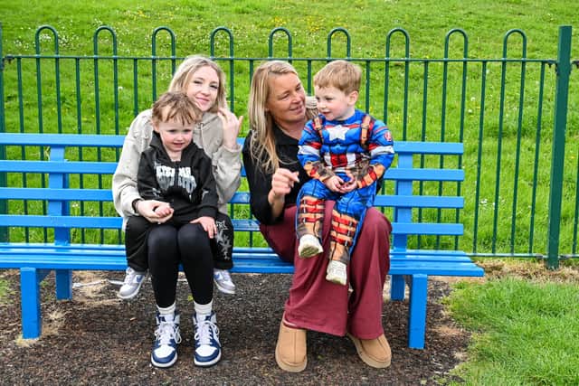 Meire Higgins and Jodie Higgins with their children