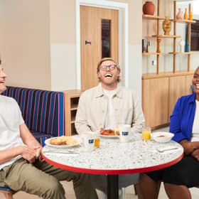 Holiday Inn Express  teamed up with comedian Rob Beckett to launch The Great Wake-up Debate