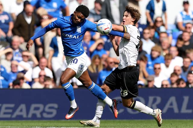 Demarai Gray is challenged by Fer Lopez
