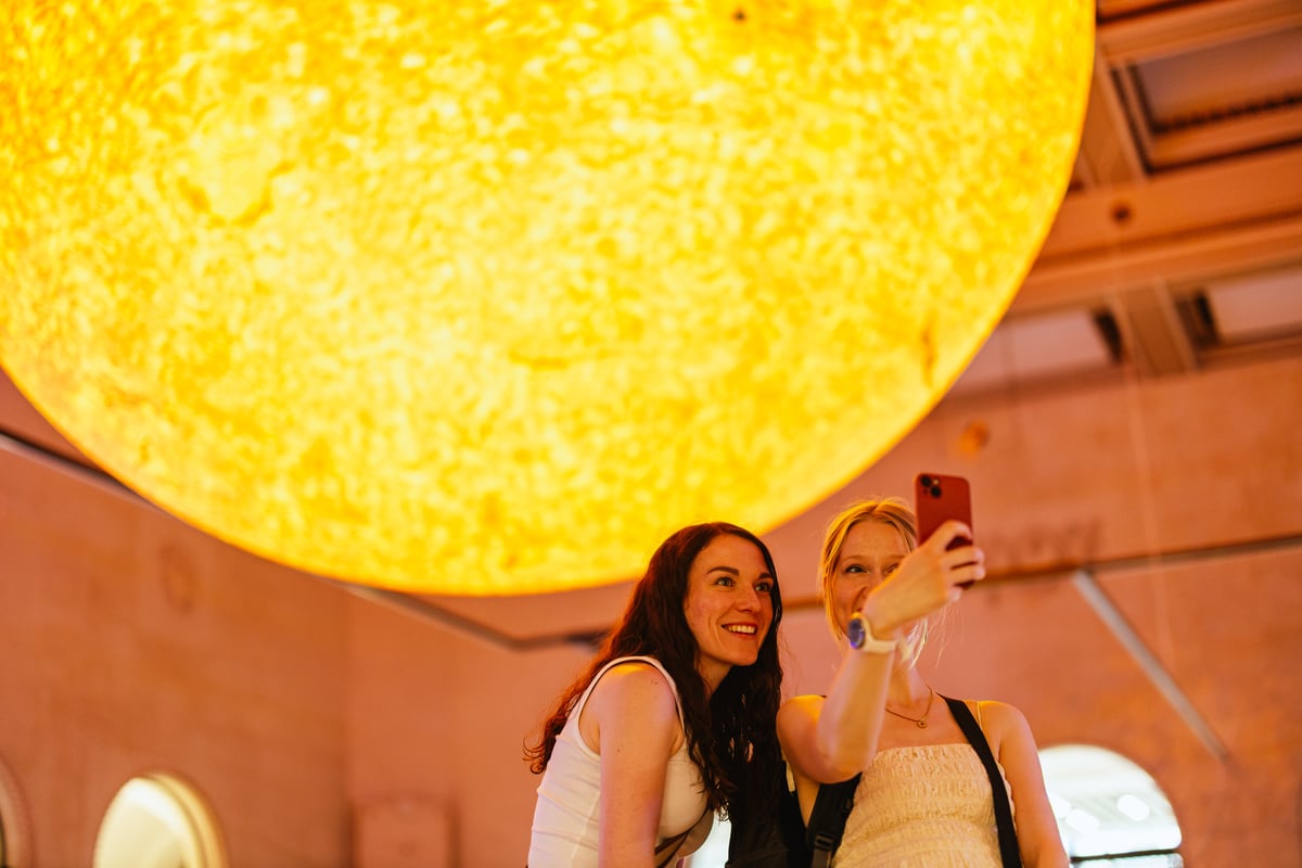 Sun sculpture draws smiling visitors to Birmingham