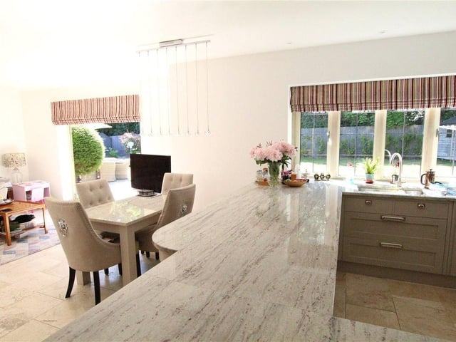 The Zoopla listing says the property benefits from a 'luxuriously' appointed kitchen/family room with bi folding doors to the garden. SUS-220202-153200001